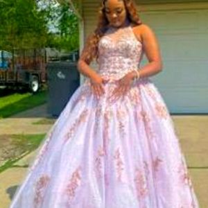 Quenciera/prom/ball gown